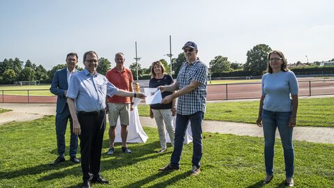 Herr Alexander Bauer MdL, Justizstaatssekretär Thomas Metz, Herr Armin Matthießen (TVH Kassenwart / Projektleiter TVH-Cloud), Herr Karl-Heinz Krauß (1. Vorsitzende TVH) und Frau Christine Bender (1. Stadträtin Stadt Heppenheim)