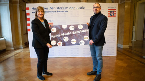 Justizministerin Eva Kühne-Hörmann mit Christian Stadtfeld (Chefredakteur und Geschäftsführer von Osthessen-News)