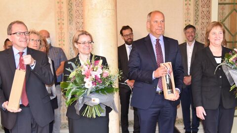 Die Beteiligten bei der Amtsübergabe im Hessischen Ministerium der Justiz