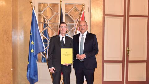 Präsident des Hessischen Anwaltsgerichtshofs Prof. Dr. Jürgen Taschke und Justizminister Prof. Dr. Roman Poseck