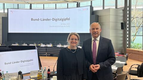 v.l.n.r.: Justizstaatssekretärin Tanja Eichner und Justizminister Prof. Dr. Roman Poseck