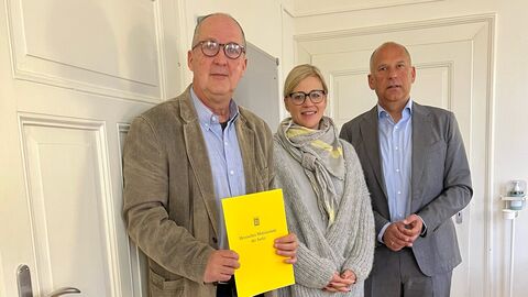 Justizminister Roman Poseck besucht das Diakonische Werk Vogelsberg und übergibt eine Förderung in Höhe von 17.500 Euro
