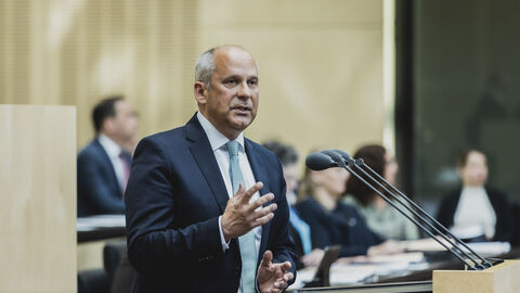 Justizminister Roman Poseck zum Gesetz für einen besseren Schutz hinweisgebender Personen im Bundesrat Justizminister Roman Poseck zum Gesetz für einen besseren Schutz hinweisgebender Personen im Bundesrat