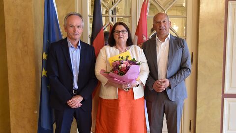 Uwe Steinberg, Vizepräsident des Hessischen Verwaltungsgerichtshofs, Sabine Dörr und Justizminister Roman Poseck (v.l.n.r.)  Uwe Steinberg, Vizepräsident des Hessischen Verwaltungsgerichtshofs, Sabine Dörr und Justizminister Roman Poseck (v.l.n.r.)