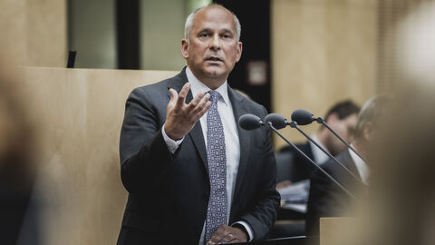 Hessens Justizminister Roman Poseck hält Rede im Bundesrat 