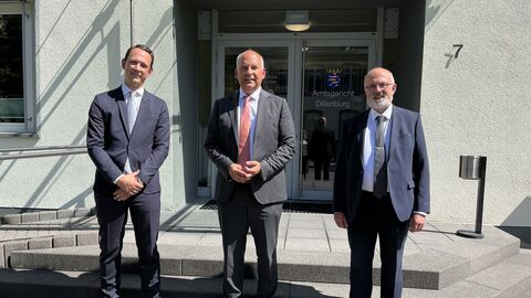 Justizminister Roman Poseck besucht das Amtsgericht Dillenburg mit der Zweigstelle Herborn