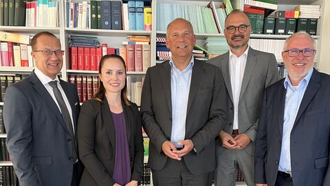 Justizminister Roman Poseck bei der Koordinierungsstelle „Virtuelles  Haus des Jugendrechts“ der Staatsanwaltschaft Fulda Justizminister Roman Poseck zu Besuch bei der Koordinierungsstelle „Virtuelles  Haus des Jugendrechts“ der Staatsanwaltschaft Fulda