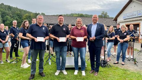 Justizminister Roman Poseck ehrt Marina Kieweg, Frank Bienhaus und Tristan Mitschke vom Hessischen Musikverband e.V. Bezirk Nord als „Menschen des Respekts“