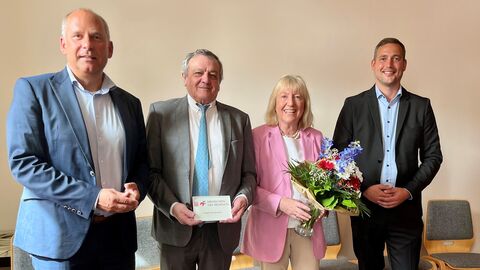 Justizminister Roman Poseck, Siegfried und Birgit Matzel, Bürgermeister Andreas Schönemann