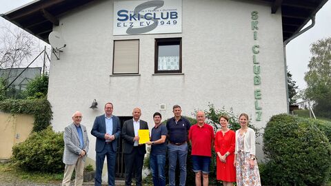 v.l.n.r. Wolfgang Lindenmeyer, Erster Beigeordneter, Christan Wendel, MdL, Justizminister Roman Poseck, Steffen Lippert, Kassierer, Jens Güth, Beisitzer, Klaus-Peter Lippert, 2. Vorsitzender, Sandra Schmidt, Schriftführerin, Tanja Schmidt, Kassiererin  