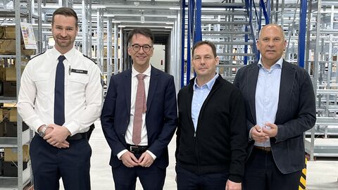 Hauptkommissar Patrick Rüter, Justizminister Christian Heinz, Hauptsekretär Erio Bortolamedi und Innenminister Prof. Dr. Roman Poseck (v.l.n.r.)