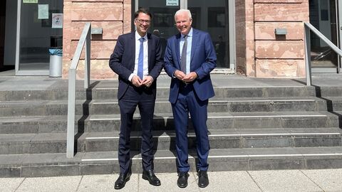 Justizminister Christian Heinz und Landgerichtspräsident Frank Richter vor Landgericht