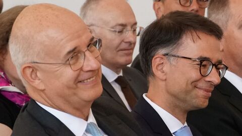 Amtswechselfeier Landessozialgericht Justizminister Heinz und weitere Personen sitzen im Publikum.