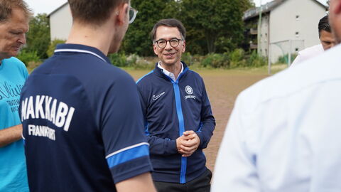 Justizminister Heinz im Gespräch mit Beteiligten der TuS Makkabi Frankfurt e. V.