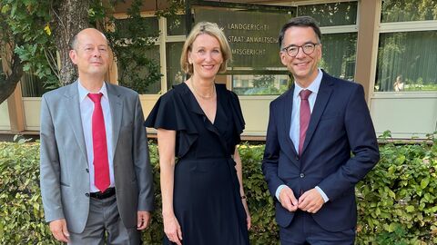 Justizminister Heinz sowie Staatsanwälte und Staatsanwältinnen der Staatsanwaltschaft Marburg