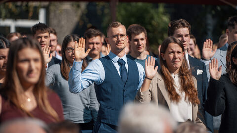 Justizminister Christian Heinz vereidigt 155 neue Anwärterinnen und Anwärter