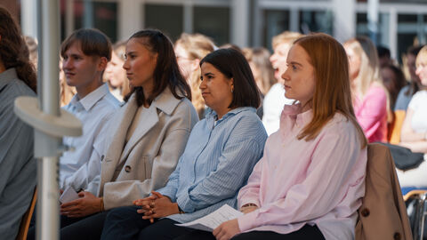 Justizminister Christian Heinz vereidigt 155 neue Anwärterinnen und Anwärter