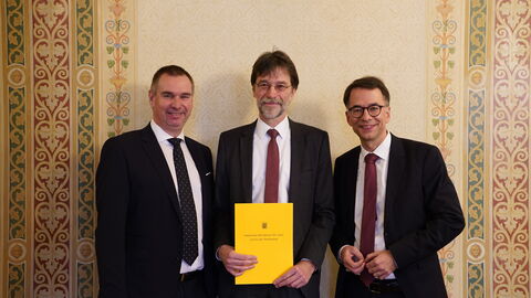 Justizminister Christian Heinz mit Dr. Jochen Müller und Dr. Alexander Seitz Justizminister Christian Heinz mit Dr. Jochen Müller und Dr. Alexander Seitz