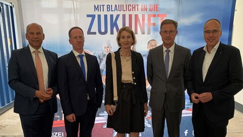 Poseck und Beuth zu Besuch im Marburger Briefermittlungszentrum